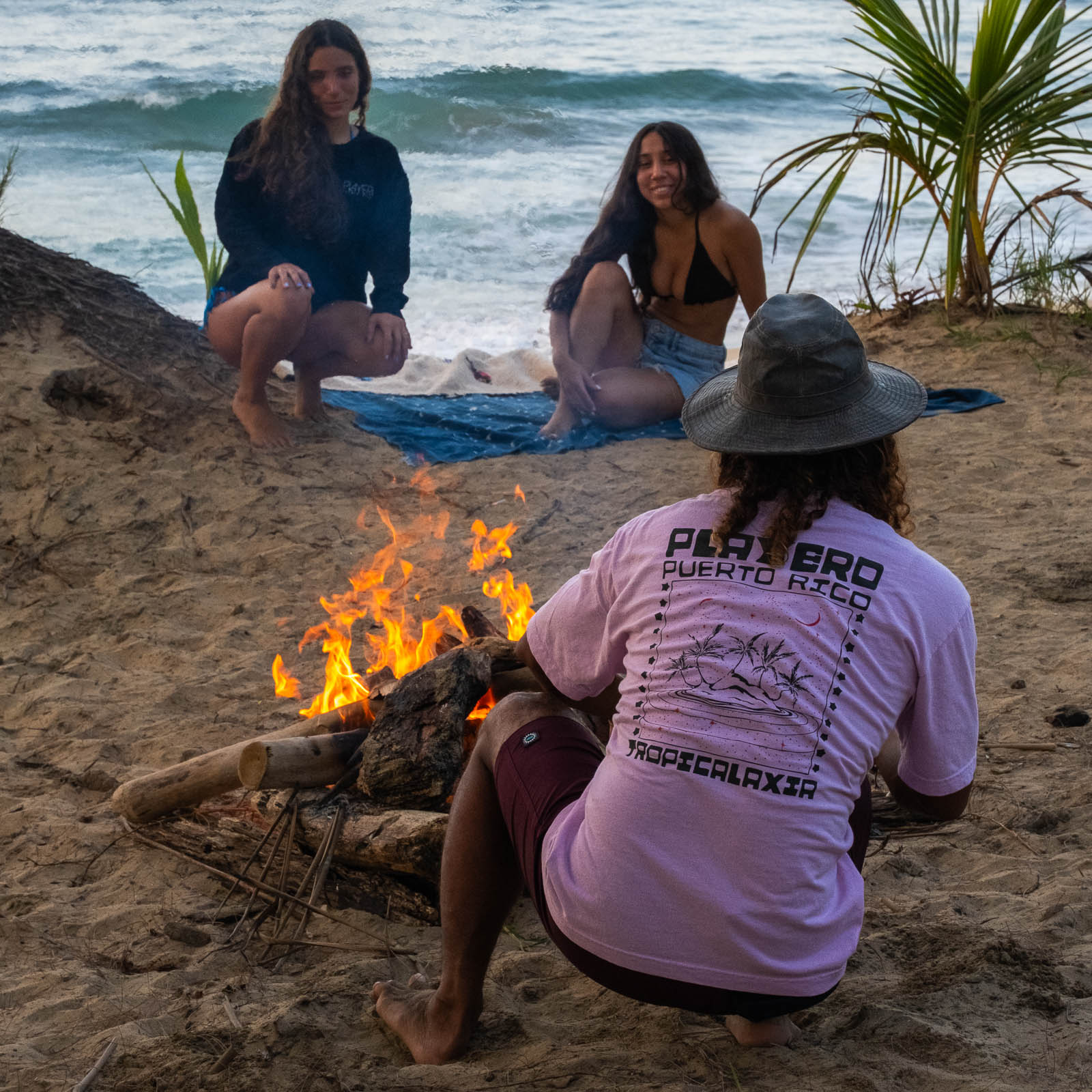 Tropicalaxia Tee Light Pink